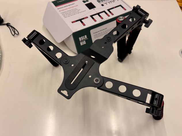 Rig spalla per DSLR/mirrorless – pieghevole, con scatola