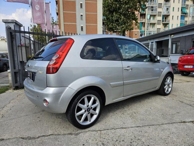 Ford Fiesta Fiesta 3p 1.2 Ghia - Foto 4