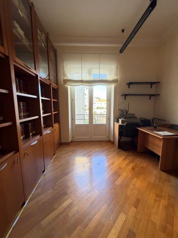 ELEGANTE APPARTAMENTO NEL CUORE DI SALERNO - Foto 7