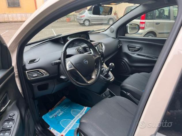 Lancia Ypsilon 1.2 69 CV 5 porte S&S Platinum CV 6 - Foto 6