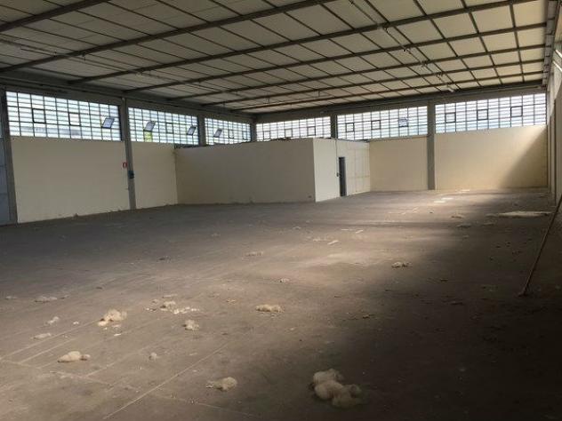 Capannone industriale in affitto a Porcari 550 mq Rif: 643960