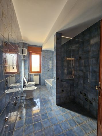 VENDESI APPARTAMENTO CON ASCENSORE, GARAGE E CANTINA IN VIA EMILIA, 7 – VENOSA - Foto 5