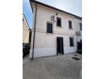 Casa completamente ristrutturata con giardino e autorimessa