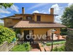 Villa di 110 m² con 5 locali e box auto in vendita a Sarteano