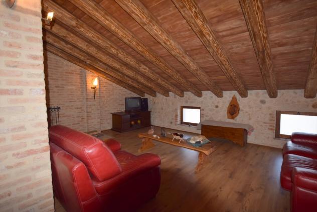 RUSTICO di 8 vani e di 240 mq (CROCETTA DEL MONTELLO) rif. ZI82B_1 - Foto 2