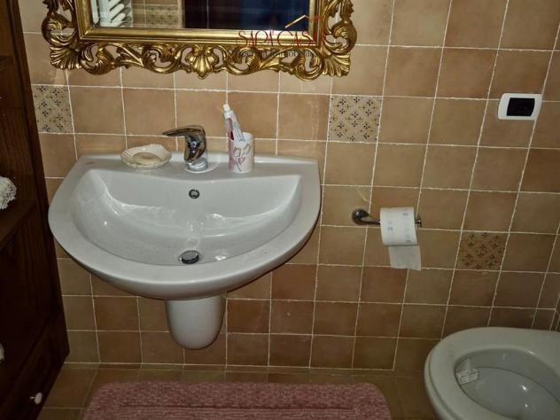 APPARTAMENTO CON DUE CAMERE DA LETTO IMMERSO NEL VERDE - Foto 8