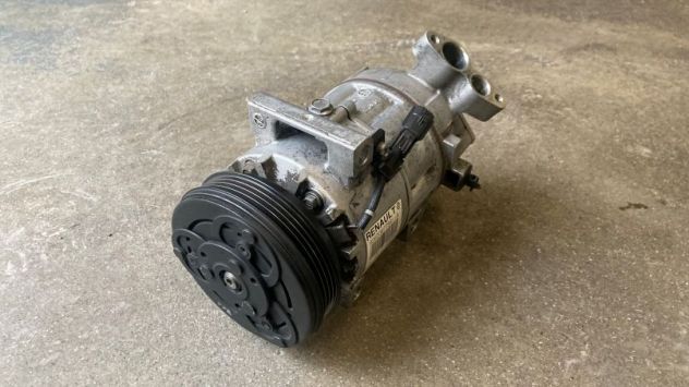 Compressore climatizzatore Dacia Sandero 1.2 benzina del 2016 (926006775R) - Foto 2