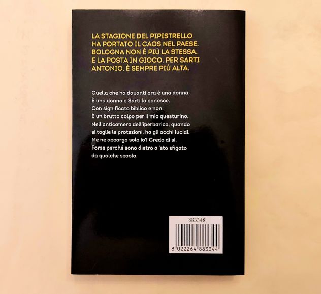 La stagione del pipistrello di Loriano Macchiavelli Ed.Mondadori, 2022 come nuov - Foto 2