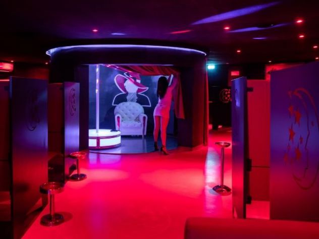 NIGHT CLUB PISTOIA CERCA RAGAZZE IMMAGINE - FINO 140€ AL GIORNO! - Foto 4