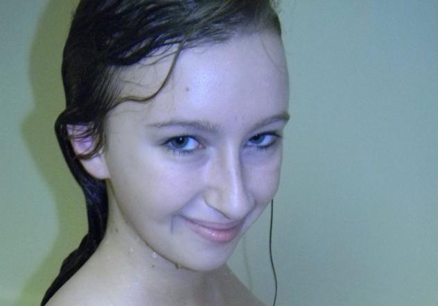 Donna di Savona, 23 anni. Fisico Normale Tel: