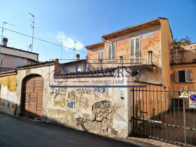 CASA INDIPENDENTE DA RISTRUTTURARE CON CORTILE IN CENTRO - Foto 8