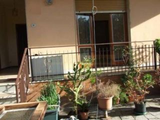 APPARTAMENTO INDIPENDENTE di 4 vani e di 60 mq (MASSA - VILLETTE) rif. AR-BEN