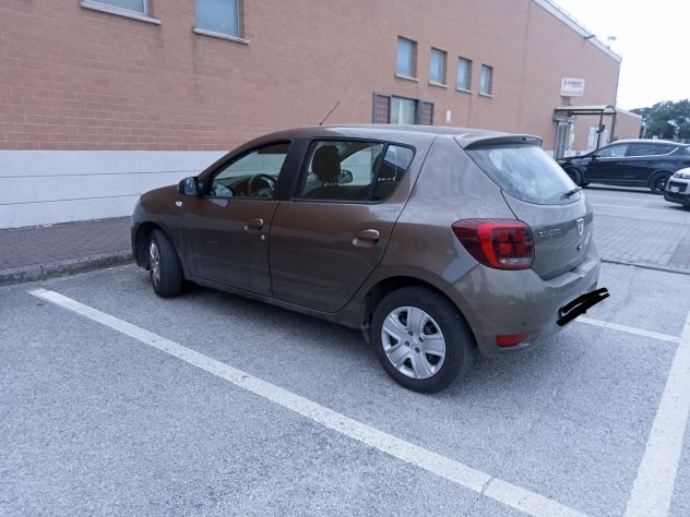 Dacia Sandero - Foto 2