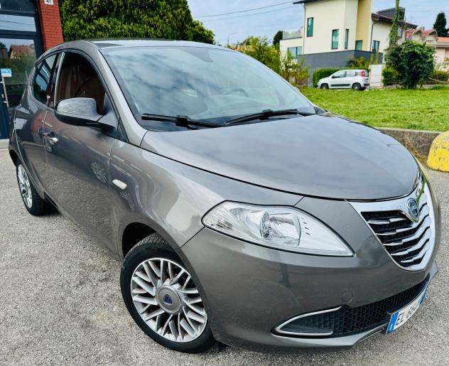 Lancia Ypsilon 1.2 69 CV 5 porte S&S Platinum - Foto 2