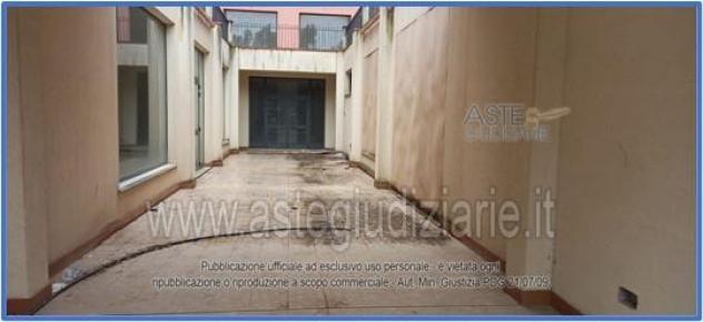 IMMOBILI-IMMOBILE COMMERCIALE-Via L.Grassi n.20 - Foto 2