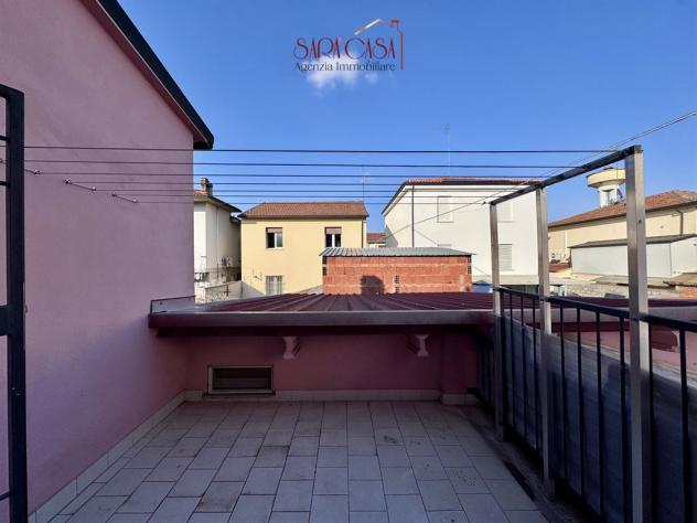 Casa bifamiliare con ampi servizi e corte esclusiva - Foto 8