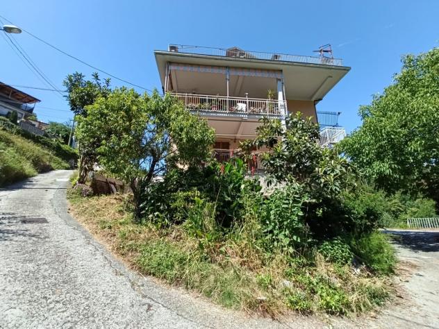 Porzione di casa in vendita a Follo