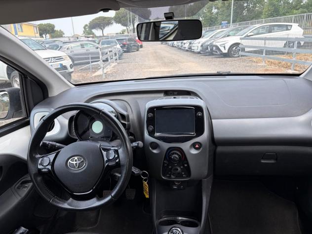 Toyota Aygo Connect 1.0 VVT-i 72 CV 5 porte x-play - Foto 9