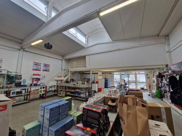 Immobile di 512 m² con 1 locale in affitto a Settimo Milanese - Foto 10