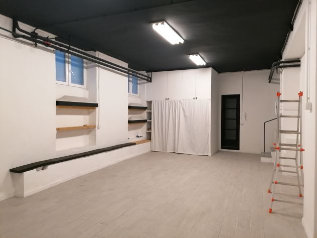 Studio-Atelier loft in seminterrato luminoso