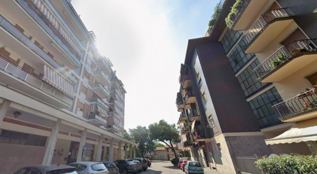 Appartamento con giardino privato e box auto 800eu - Foto 4