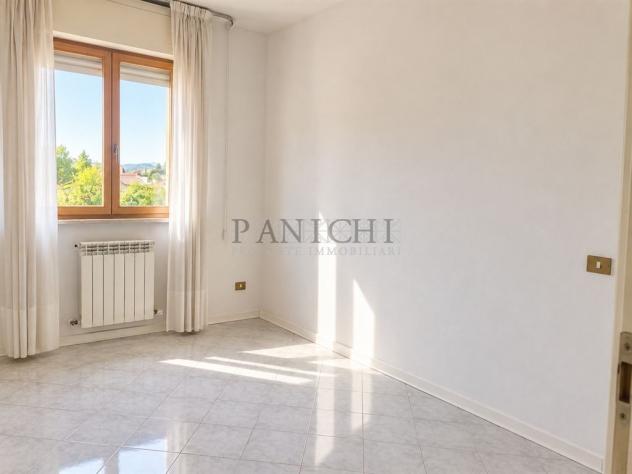 Appartamento luminoso con 3 camere, terrazzo, garage e cantina - Foto 12