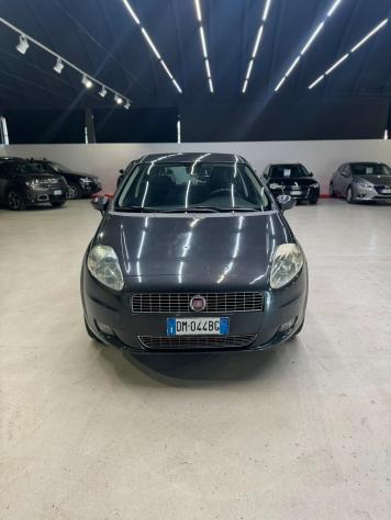 Fiat Punto GRANDE 1.4 5P DYNAMIC NATURAL POWER - Foto 2