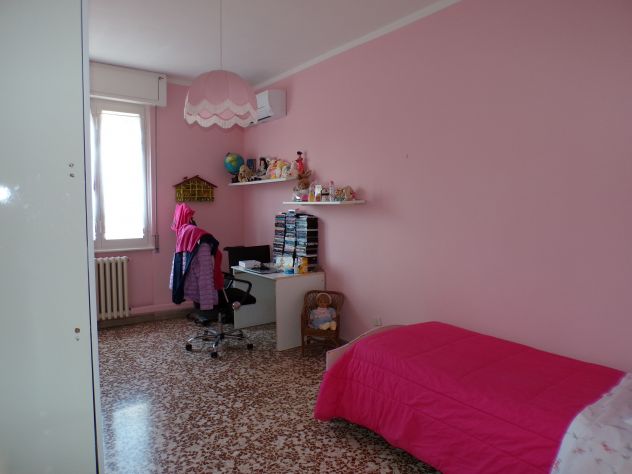 Travedona Monate - ampio trilocale con balconi e cantina - Foto 7