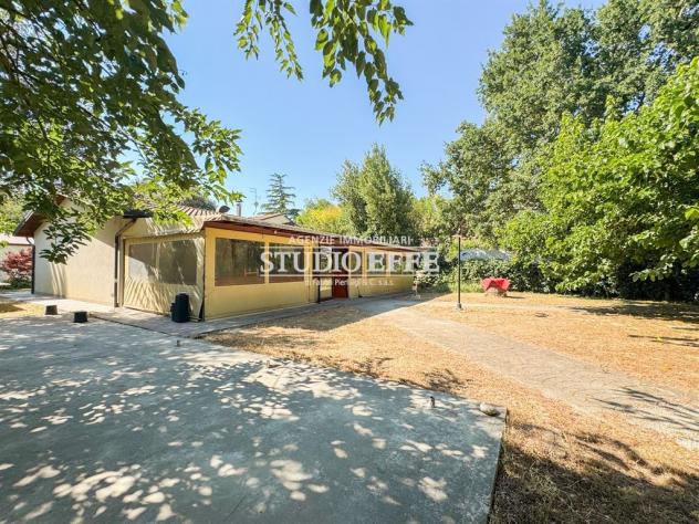 Immobile ideale per agriturismo con locali per conduzione ristorante e 6 camere con bagno