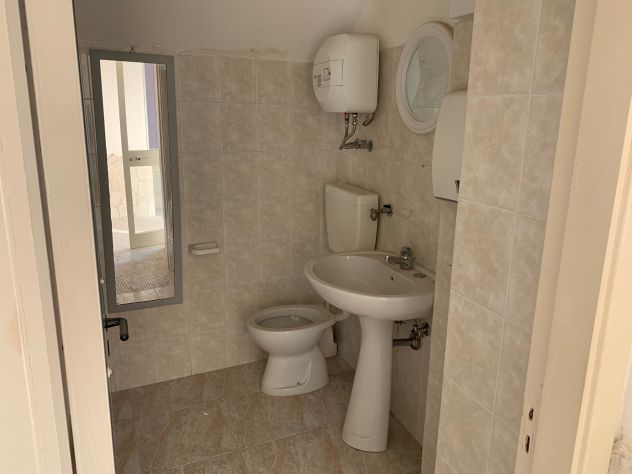 LOCALE IN ZONA CENTRALISSIMA - Foto 10