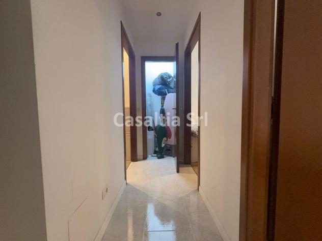 Ampio trilocale con balcone, box e doppi servizi - Foto 19