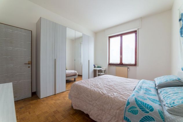 Camera da letto matrimoniale completa: Armadio, Letto, Comò, Comodini, specchio - Foto 2
