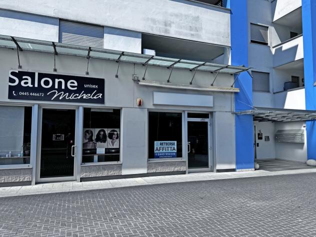 Locale commerciale in affitto a Cornedo Vicentino