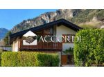 VILLA di 9 vani e di 385 mq (ALA) rif. DT133
