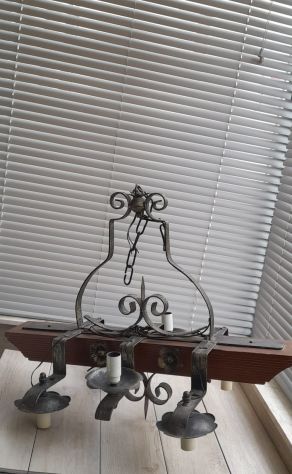 LAMPADARIO IN FERRO BATTUTO E LEGNO - Foto 4