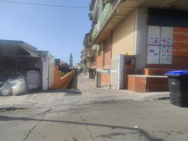 VENDESI UFFICIO/DEPOSITO