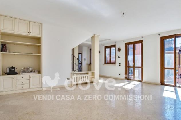 Casa indipendente di 394 m² con più di 5 locali e box auto doppio in vendita a Casnigo