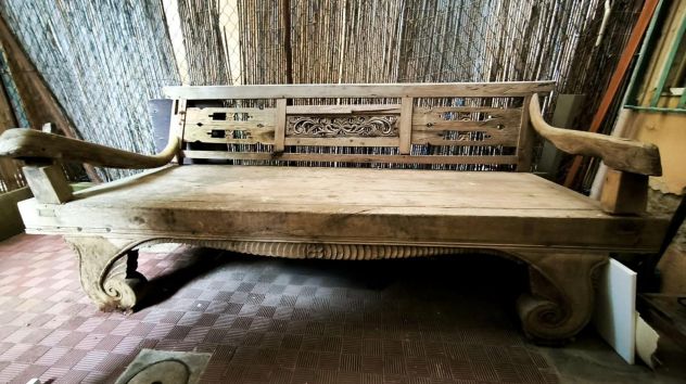 Grande panca/divano indonesiano