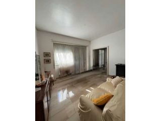 VILLA CHIGI-TRILOCALE CON 2 BALCONI-SI ANIMALI