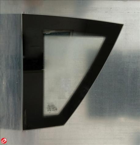 7AB110 FINESTRINO VETRO POSTERIORE LATERALE FISSO SINISTRO AIXAM A.721 SPORT