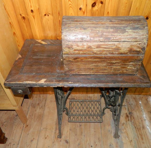 Macchina da cucire d’epoca a pedale - Foto 3