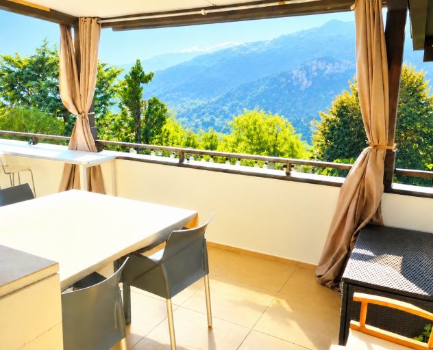 Primissima Collina – 130mq di appartamento con terrazza, stube e posti auto - Foto 4