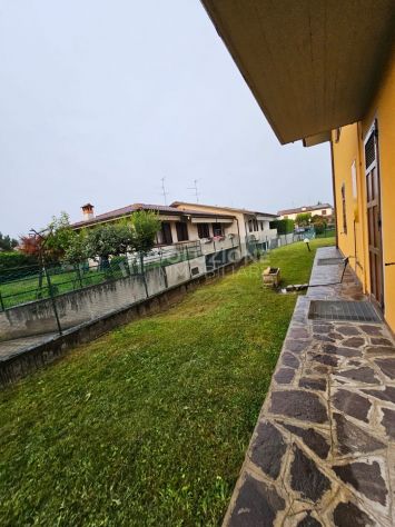 QUADRILOCALE IN VILLETTA CON GIARDINO E BOX TRIPLO - Foto 3