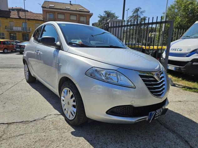 Lancia Ypsilon 1.2 69 cv Silver - Foto 3