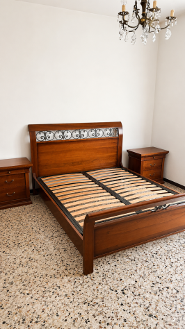 Letto Matrimoniale con 2 Comodini 216x172 cm - come nuovo