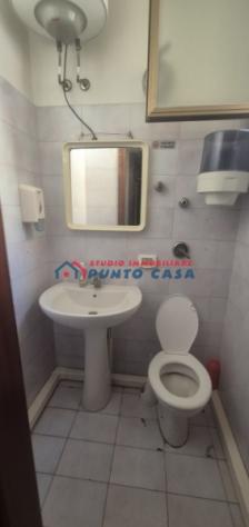 VIA ARCHI – Locale artigianale + p.auto – 65mq ca. - 2 vani, doppio ingresso. Buone condizioni, attualmente locato. Euro 90 mila CL G - Foto 6