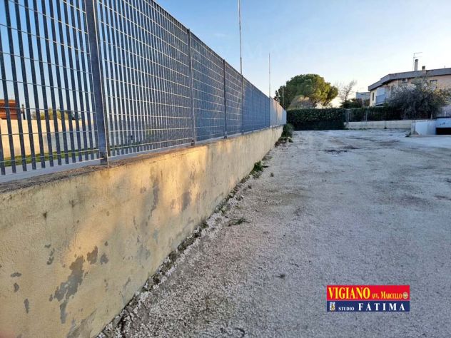 FOGGIA - VENDESI -LOCALE - VIA CASTELLUCCIO SEMINTERRATO MQ.350 CAT. + PIAZZALE - Foto 2