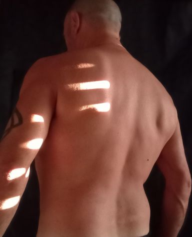 Cerco ragazza o signora amante del fetish e licking