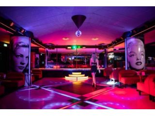 LAVORO RAGAZZA IMMAGINE NEI MIGLIORI NIGHT CLUB