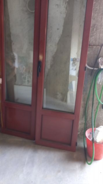 2 Infissi usati, portafinestre marrone effetto legno, vetrocamera,